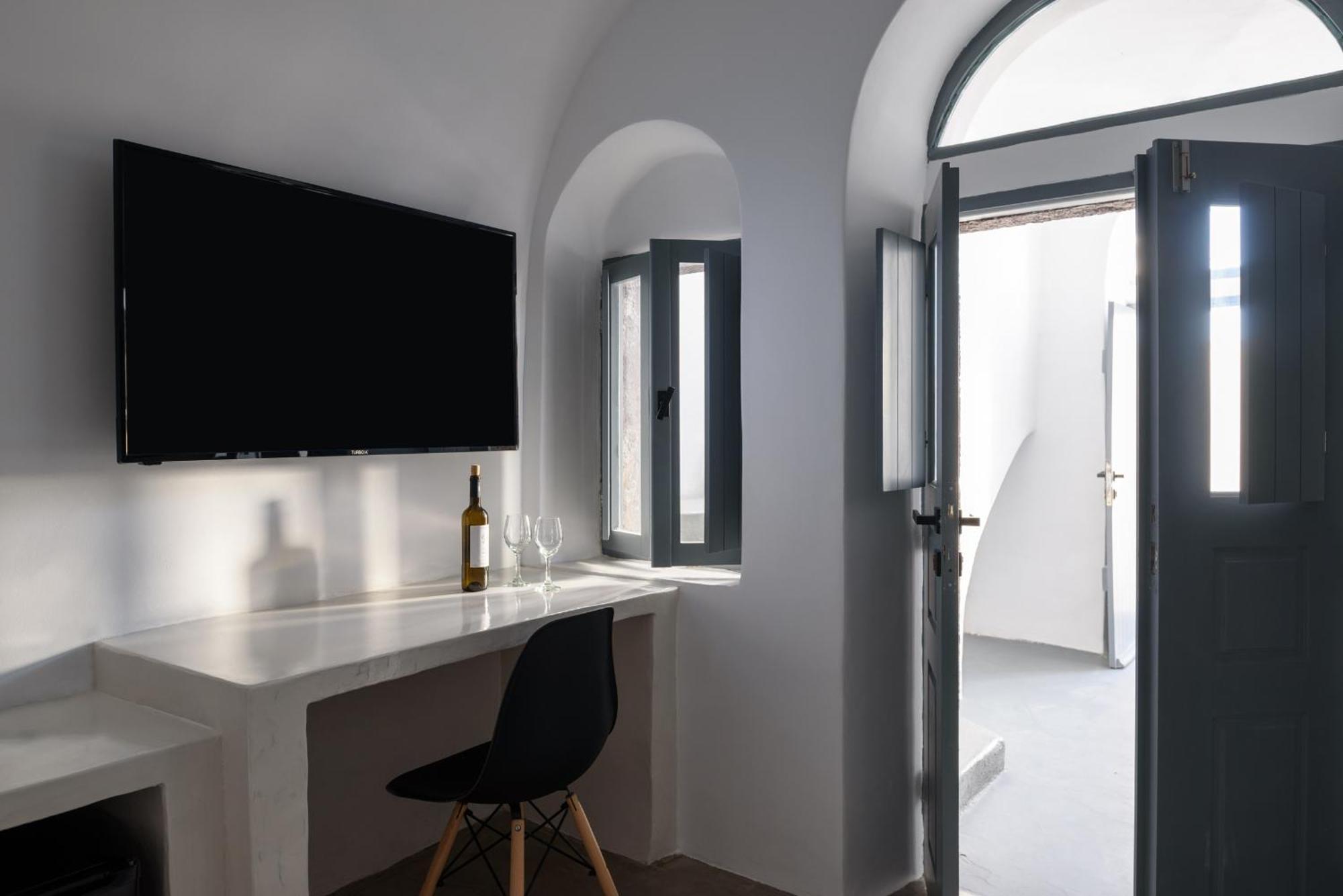 Pyrgos Cave Suites ภายนอก รูปภาพ
